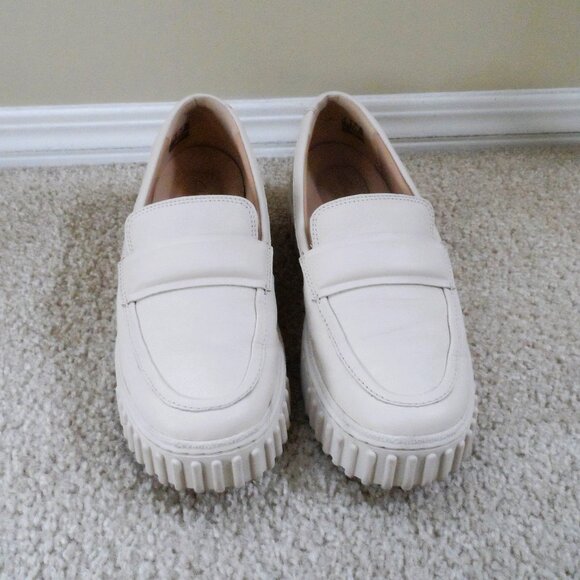 Clarks Signature Cream Women’s Page Loafers - Picture 2 of 11